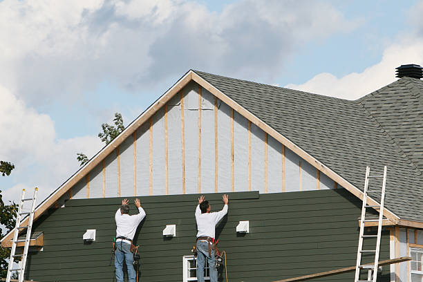 Professional Siding technician working in Rome, OH